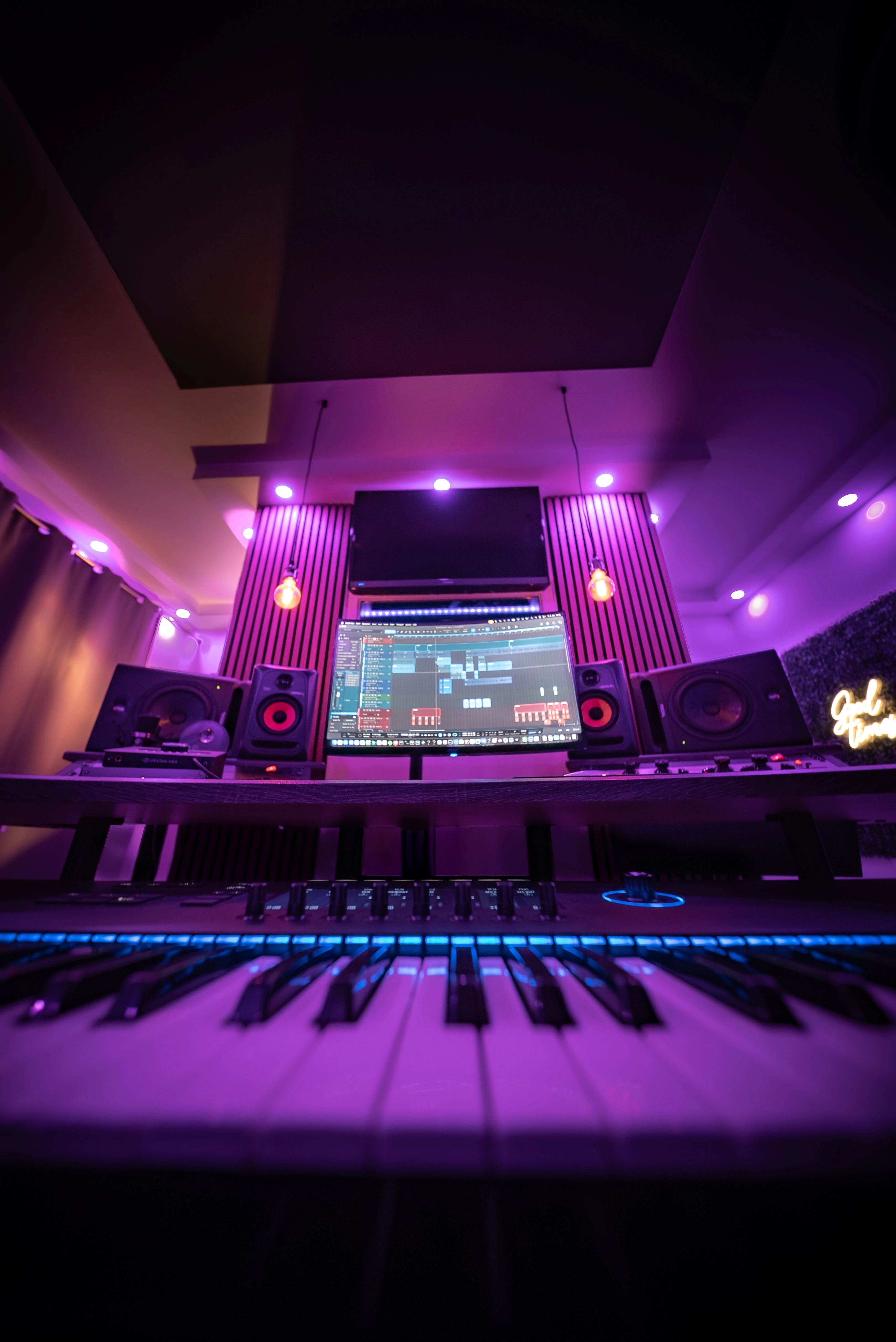 Studio Equipment für Recording und Musikproduktion